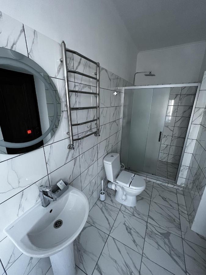 Zolotoy Fazan Hotel Николайев Екстериор снимка