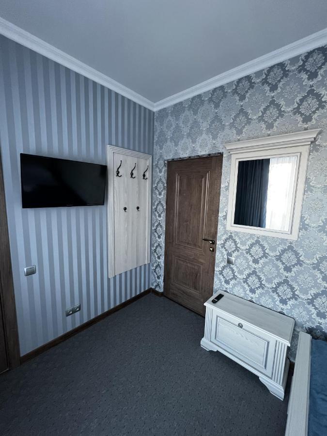 Zolotoy Fazan Hotel Николайев Екстериор снимка