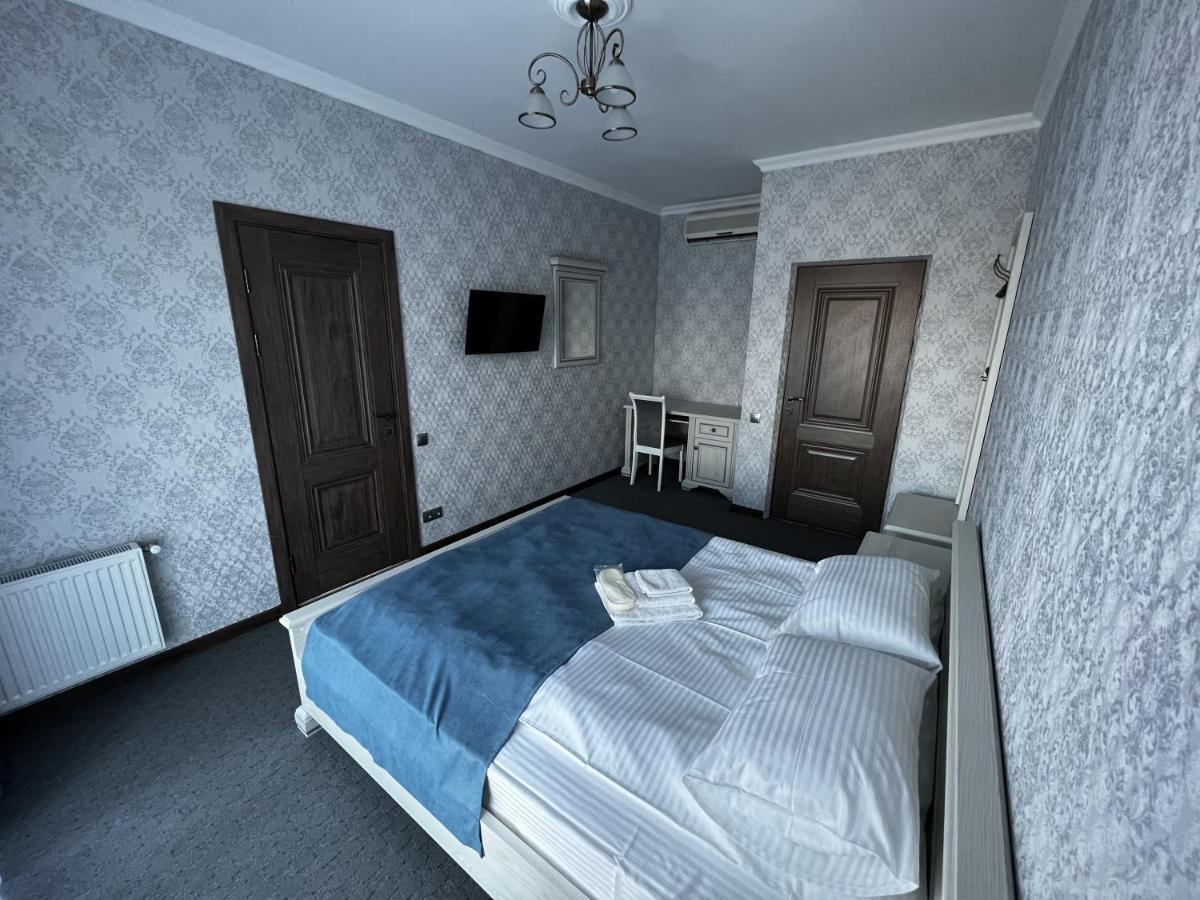 Zolotoy Fazan Hotel Николайев Екстериор снимка