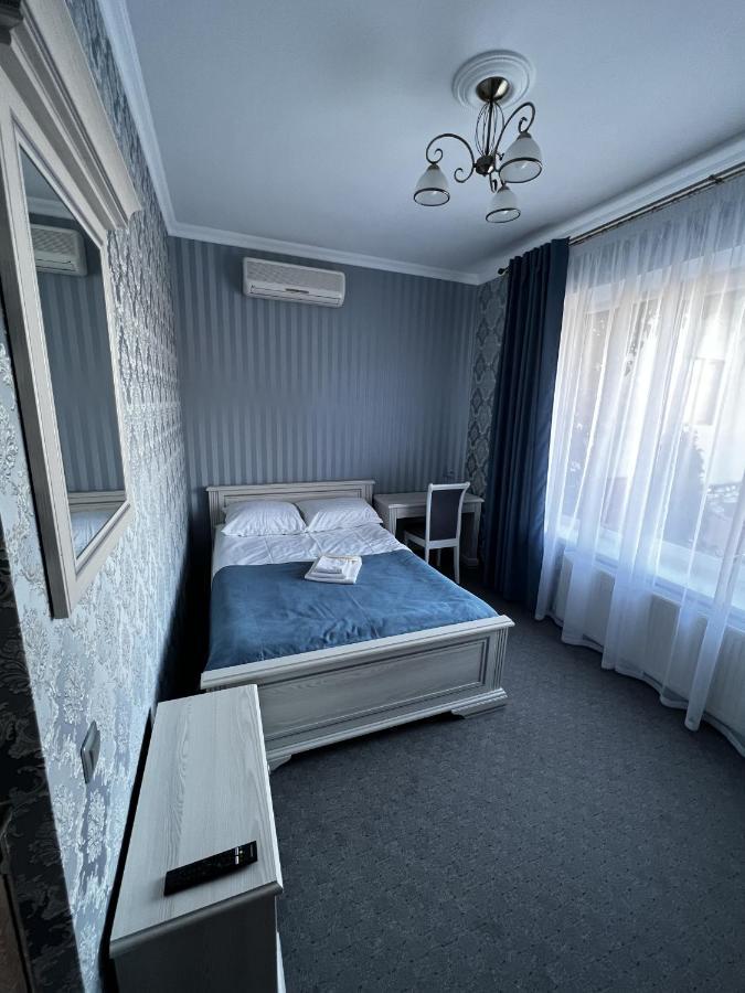 Zolotoy Fazan Hotel Николайев Екстериор снимка