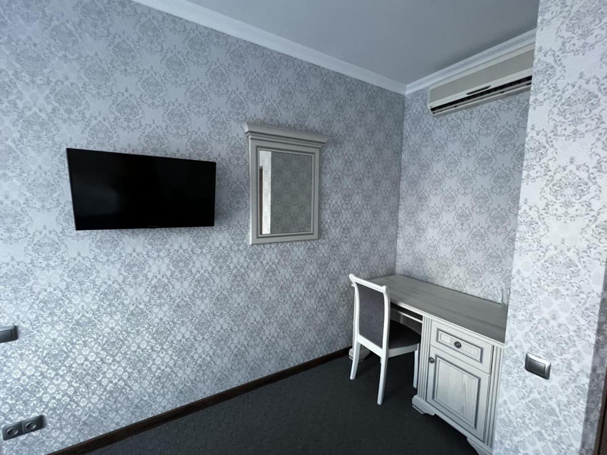 Zolotoy Fazan Hotel Николайев Екстериор снимка