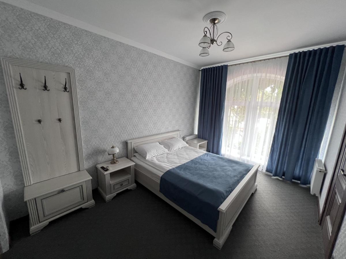 Zolotoy Fazan Hotel Николайев Екстериор снимка