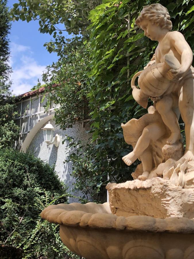 Zolotoy Fazan Hotel Николайев Екстериор снимка