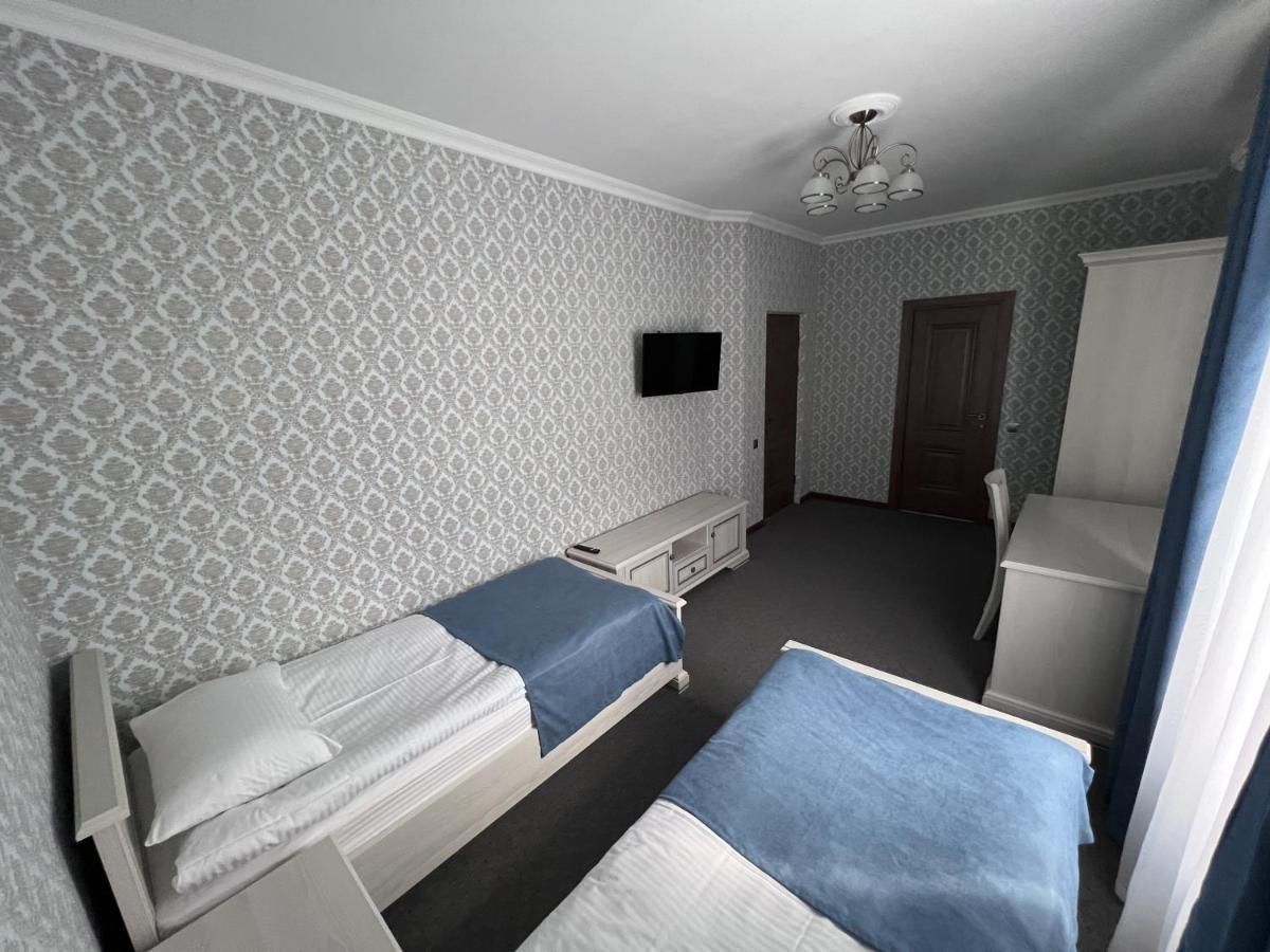 Zolotoy Fazan Hotel Николайев Екстериор снимка