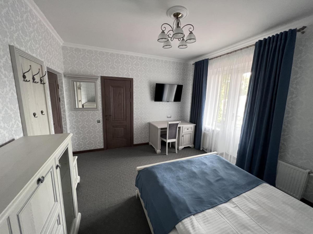 Zolotoy Fazan Hotel Николайев Екстериор снимка