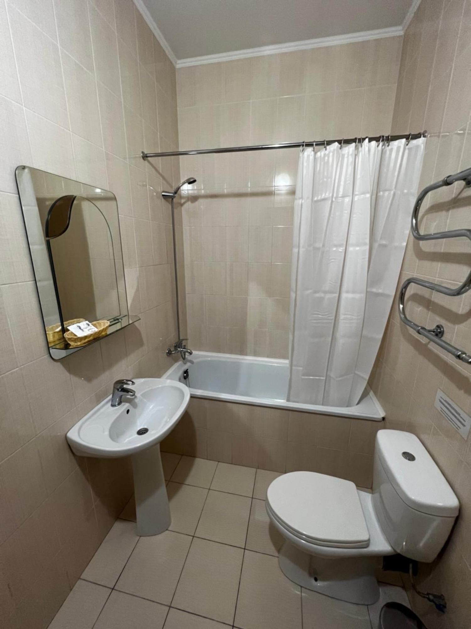 Zolotoy Fazan Hotel Николайев Екстериор снимка